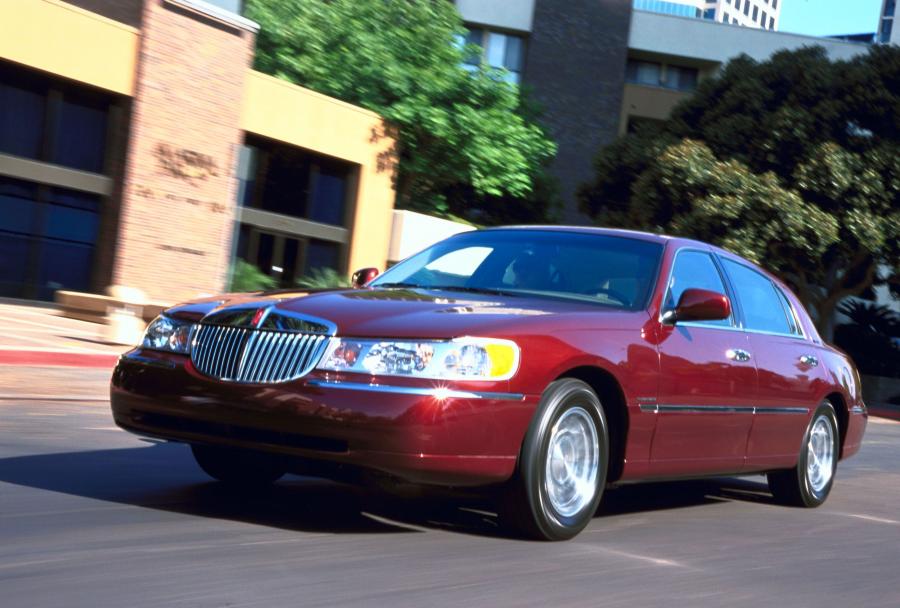  Lincoln Town Car 1998 года  (фото 68 из 77)